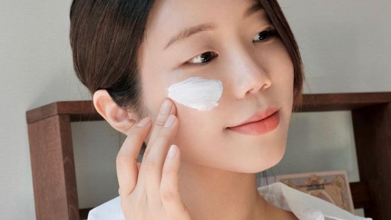 Mỹ phẩm chống nắng bảo vệ da khỏi tia UV độc 