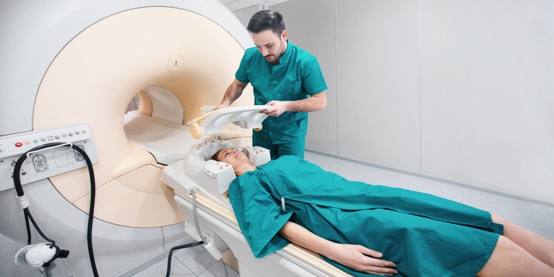 Chụp MRI có thể cho thấy bất thường ở vùng não khi bị teo đa hệ thống