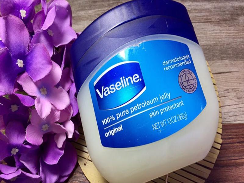 Kem dưỡng Vaseline là dòng kem dưỡng quốc dân cho đôi chân