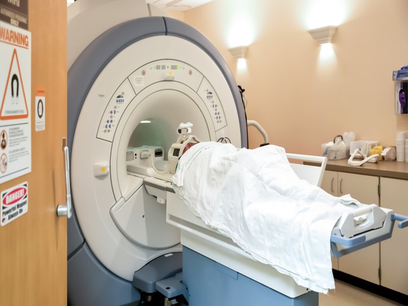 Chụp MRI có thể giúp bác sĩ chẩn đoán thoái hóa chất trắng