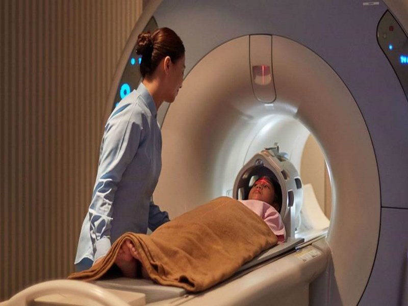 Chụp cộng hưởng từ (MRI) có thể giúp phát hiện khối u trong não và tủy sống