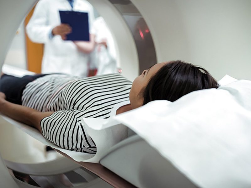 Chụp cộng hưởng từ (MRI) là phương pháp chẩn đoán tủy sống nguyên phát nội tủy