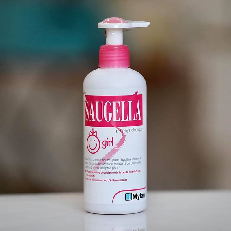 Saugella Girl Intimate có công thức dịu nhẹ từ cỏ xạ hương, nước tinh khiết và cúc vạn thọ