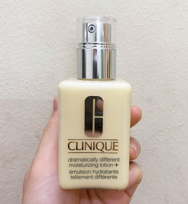 Dưỡng ẩm Clinique Dramatically Different Moisturizing Lotion