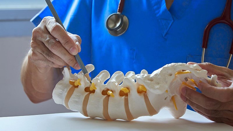 Thoát vị đĩa đệm xảy ra khi nhân nhầy bên trong đĩa đệm