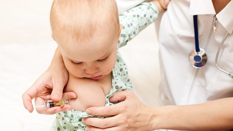 Phần lớn các phản ứng sau khi tiêm vacxin MMR là nhẹ và tự khỏi sau vài ngày