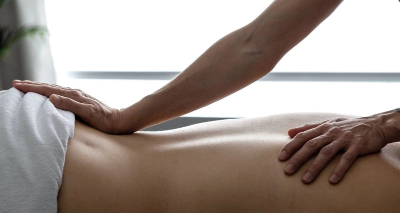 Massage toàn thân cho sản phụ sau sinh