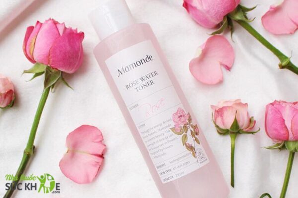 Nước Hoa Hồng Mamonde Rose Water Toner hỗ trợ cấp ẩm, mịn da