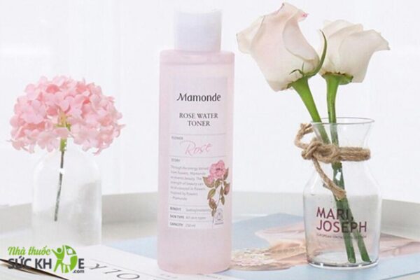 Nước Hoa Hồng Mamonde Rose Water Toner hỗ trợ cấp ẩm, mịn da