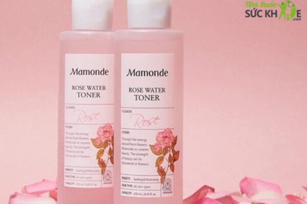 Nước Hoa Hồng Mamonde Rose Water Toner hỗ trợ cấp ẩm, mịn da