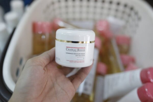 Tẩy da chết cho mặt Chateau Rouge Soft Face Scrub