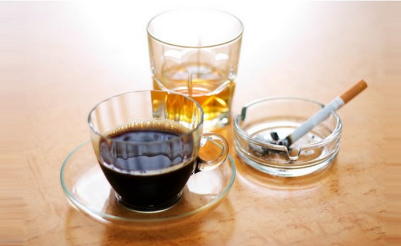 Thực phẩm chứa caffeine và cồn