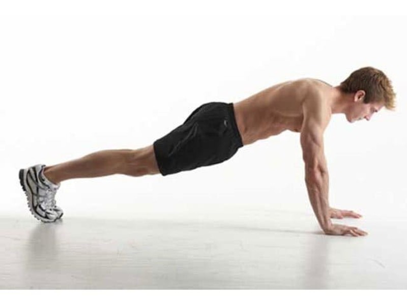 Chống đẩy (push-up) là một trong những bài tập cơ bản