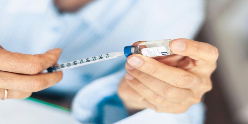 Cách tiêm insulin dưới da bụng đúng kỹ thuật cho người bệnh