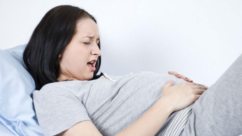 Các cơn co thắt tử cung sẽ xuất hiện với cường độ và tần suất ngày càng tăng