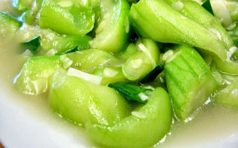 Mướp xào chay có cách làm đơn giản nhưng rất tốt cho người bệnh gout
