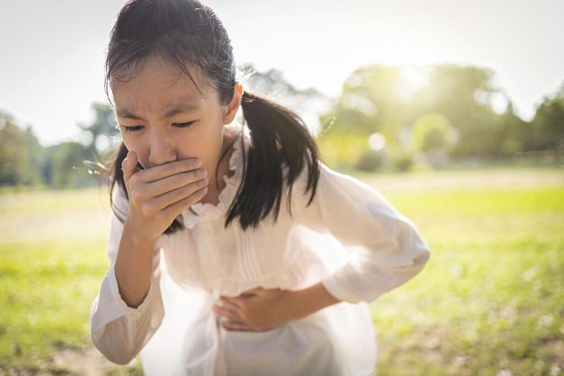 Việc đặt thuốc hậu môn có thể gây cảm giác không thoải mái