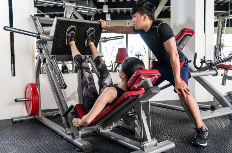 Leg Press là một bài tập sử dụng máy tập để tác động mạnh mẽ