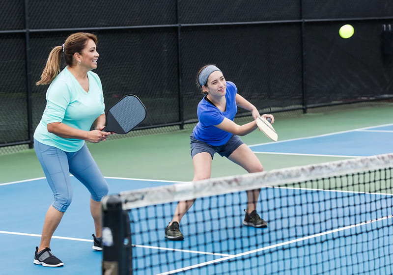 Pickleball là một môn thể thao kết hợp giữa quần vợt, bóng bàn