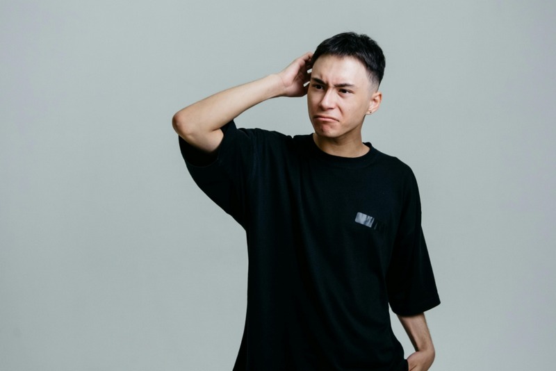 Tại sao gội đầu xong vẫn ngứa? Có phải do dầu gội?